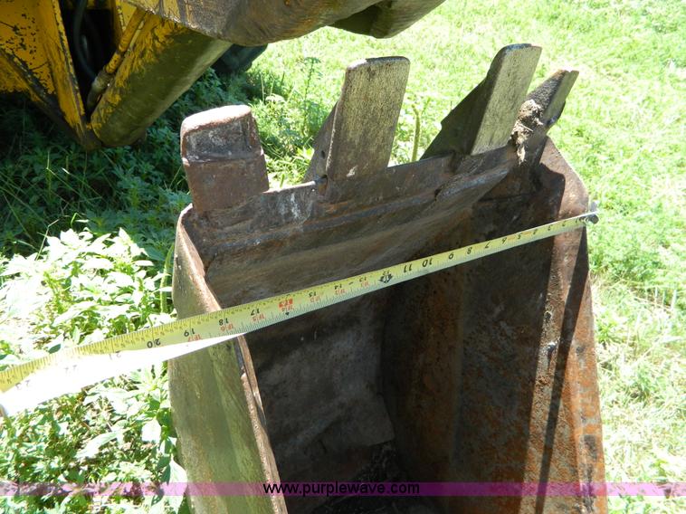 image for item K8147 International 3514 backhoe