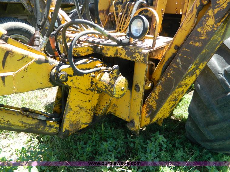 image for item K8147 International 3514 backhoe