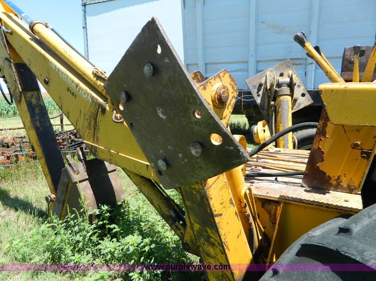 image for item K8147 International 3514 backhoe