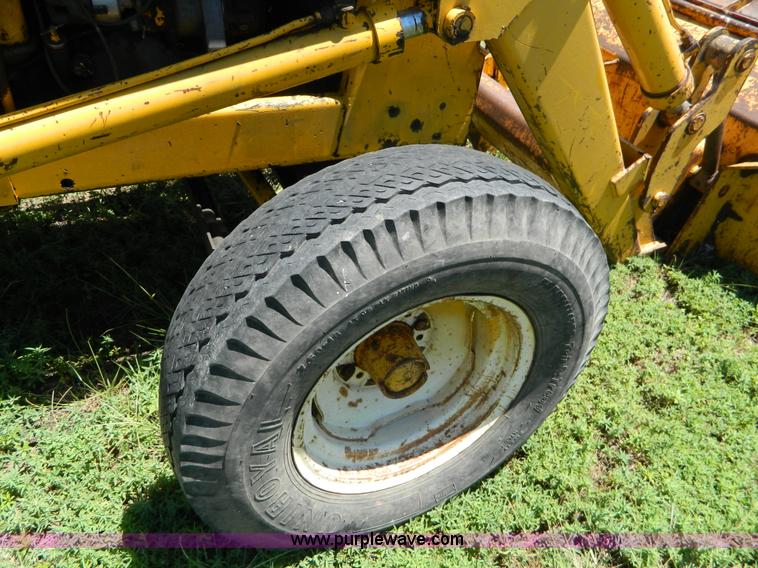 image for item K8147 International 3514 backhoe