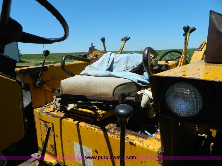image for item K8147 International 3514 backhoe