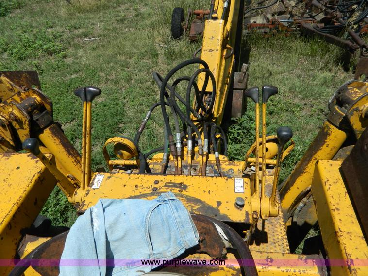 image for item K8147 International 3514 backhoe