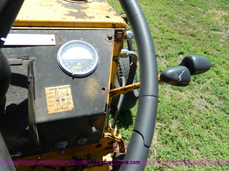 image for item K8147 International 3514 backhoe