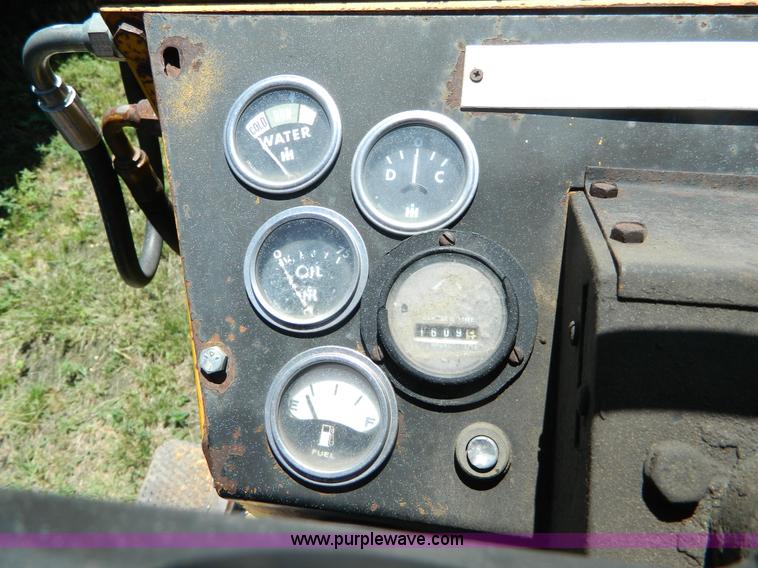 image for item K8147 International 3514 backhoe