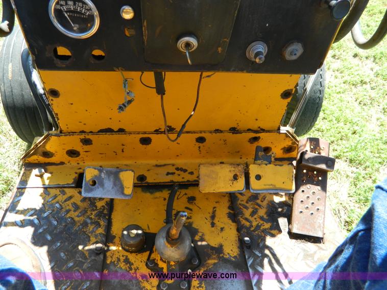 image for item K8147 International 3514 backhoe