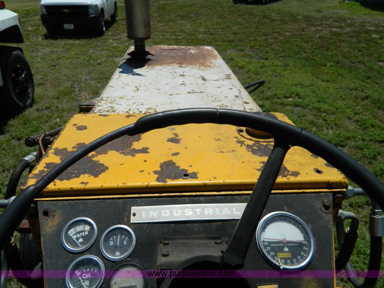 image for item K8147 International 3514 backhoe