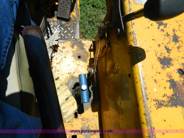 image for item K8147 International 3514 backhoe