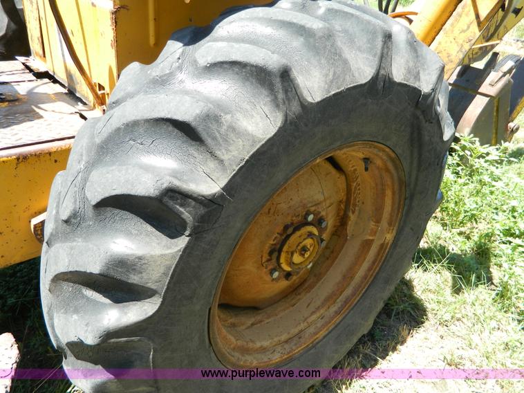 image for item K8147 International 3514 backhoe