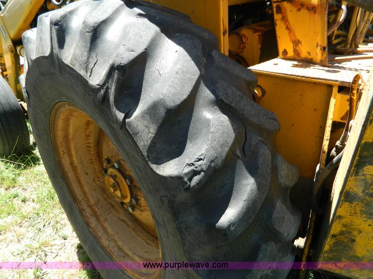 image for item K8147 International 3514 backhoe