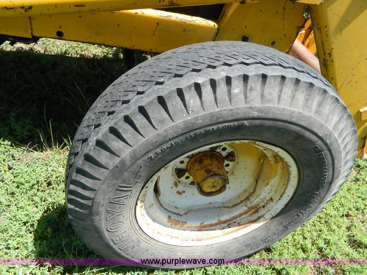 image for item K8147 International 3514 backhoe