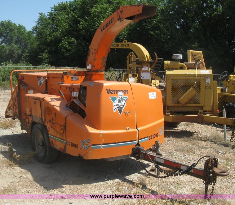 image for item K8703 2002 Vermeer BC1000XL chipper