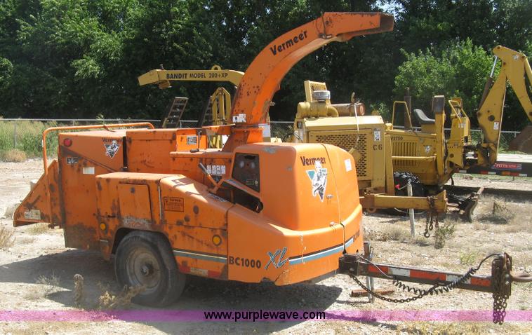 image for item K8703 2002 Vermeer BC1000XL chipper