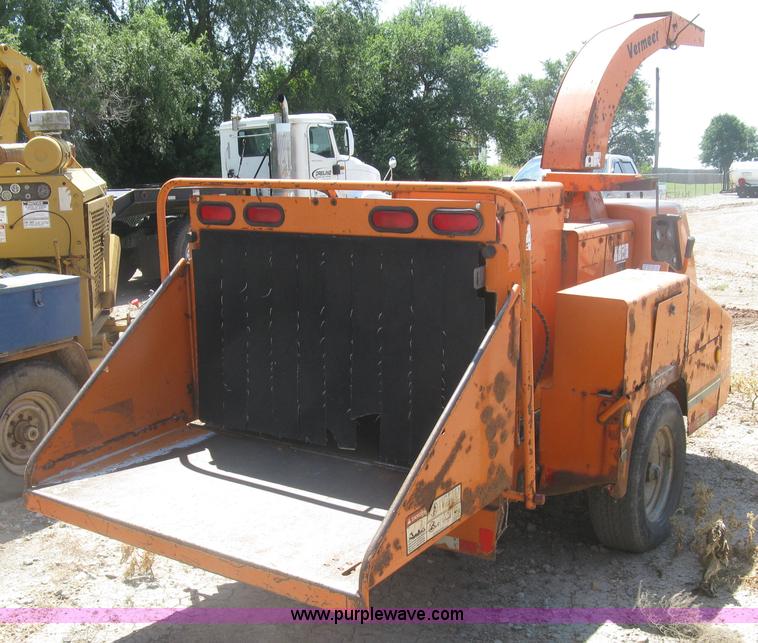 image for item K8703 2002 Vermeer BC1000XL chipper