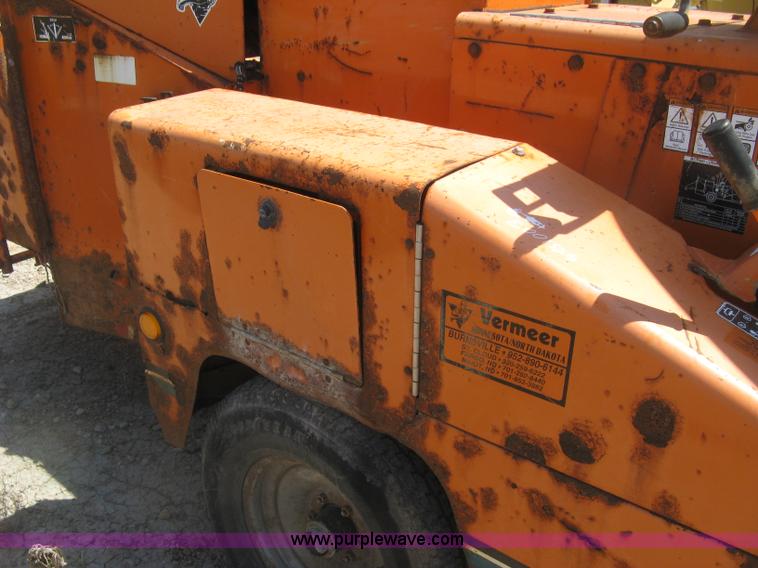 image for item K8703 2002 Vermeer BC1000XL chipper