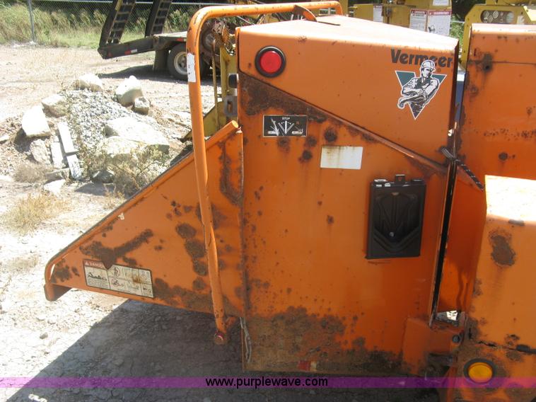 image for item K8703 2002 Vermeer BC1000XL chipper