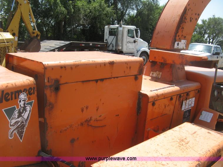 image for item K8703 2002 Vermeer BC1000XL chipper