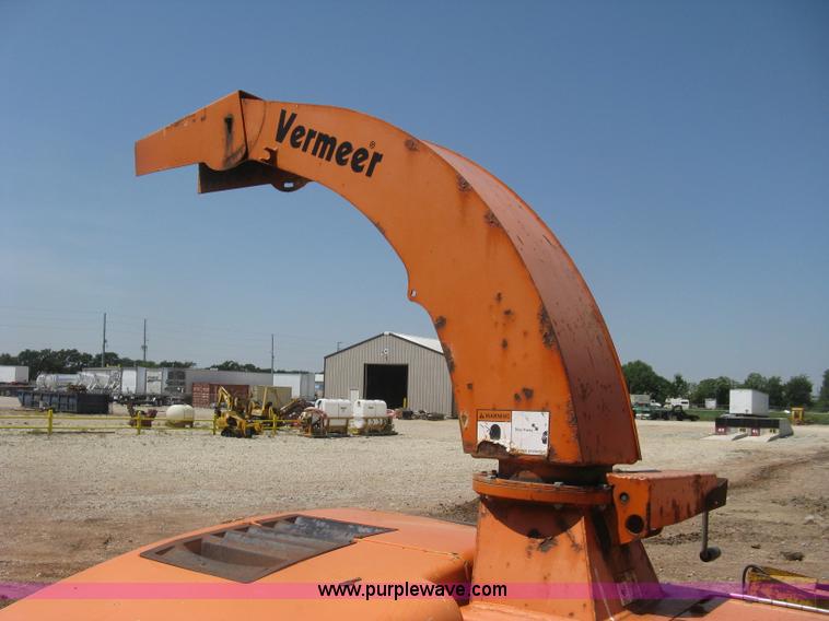 image for item K8703 2002 Vermeer BC1000XL chipper