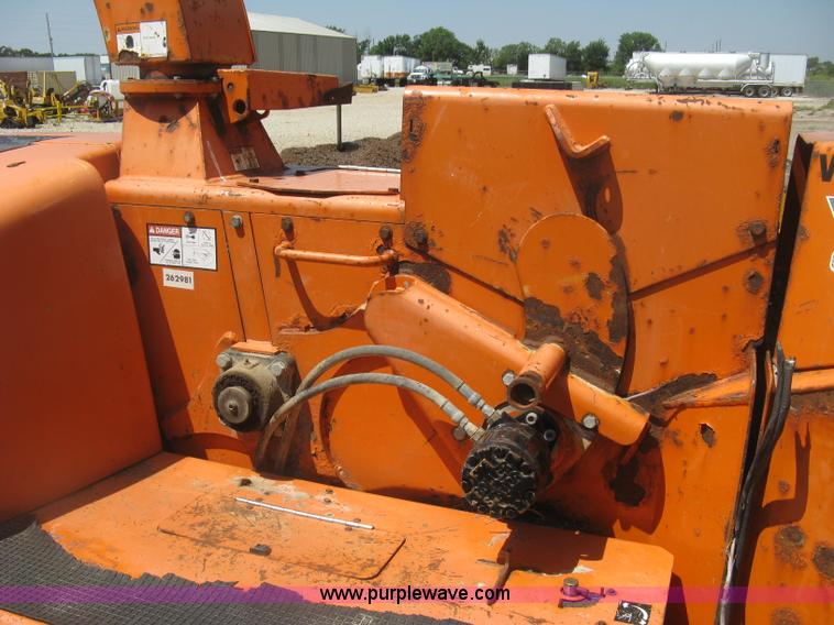 image for item K8703 2002 Vermeer BC1000XL chipper