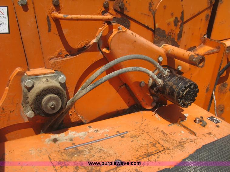 image for item K8703 2002 Vermeer BC1000XL chipper