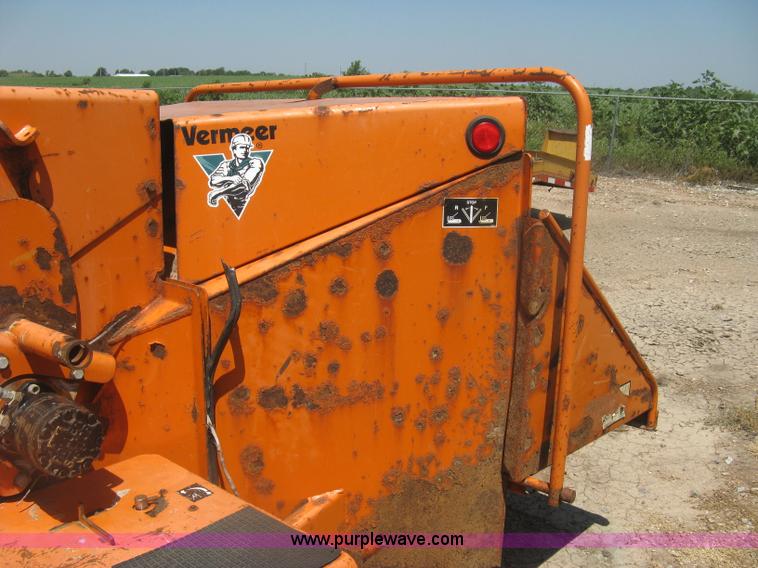image for item K8703 2002 Vermeer BC1000XL chipper