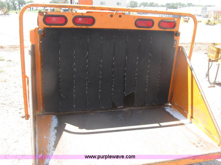 image for item K8703 2002 Vermeer BC1000XL chipper