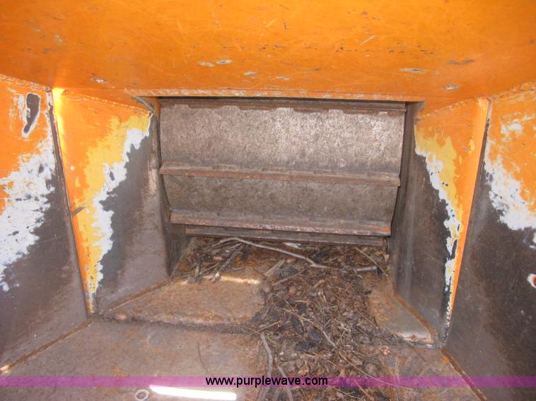 image for item K8703 2002 Vermeer BC1000XL chipper