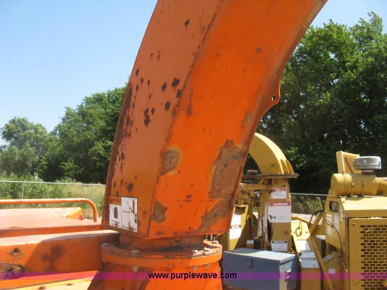 image for item K8703 2002 Vermeer BC1000XL chipper