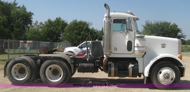 image for item K8709 1996 Peterbilt 357 semi truck