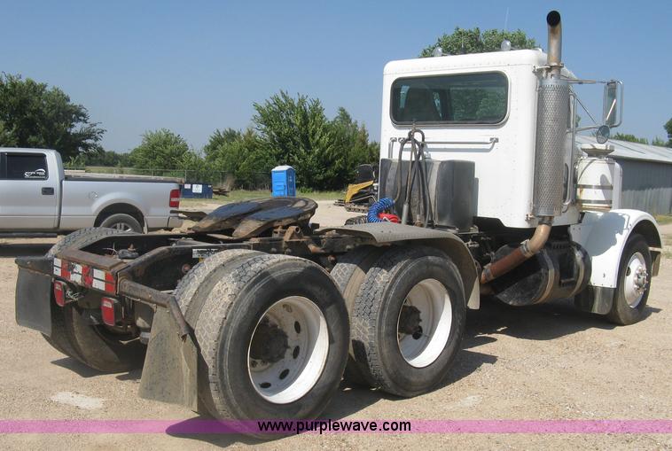 image for item K8709 1996 Peterbilt 357 semi truck
