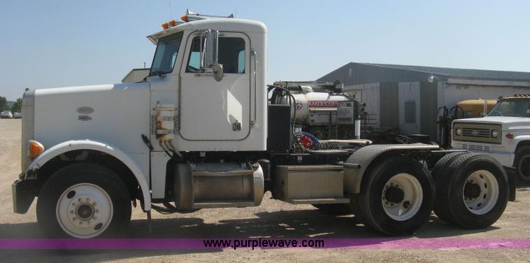 image for item K8709 1996 Peterbilt 357 semi truck