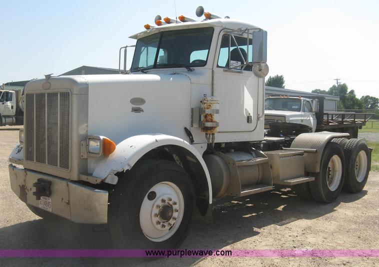 image for item K8709 1996 Peterbilt 357 semi truck