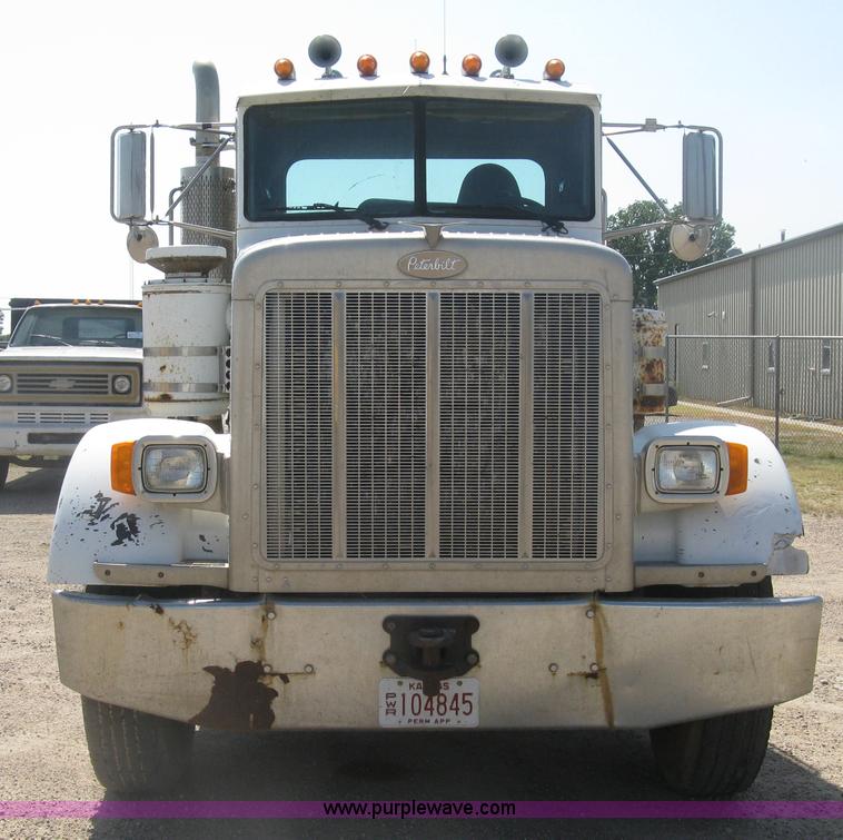 image for item K8709 1996 Peterbilt 357 semi truck
