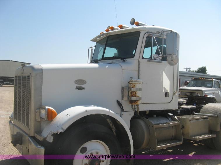 image for item K8709 1996 Peterbilt 357 semi truck