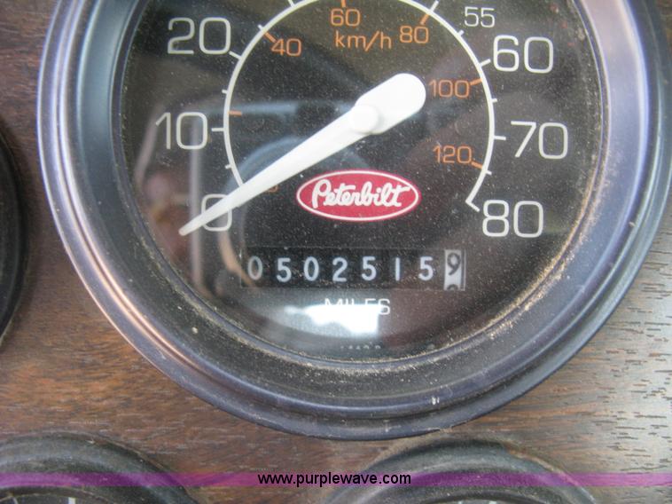 image for item K8709 1996 Peterbilt 357 semi truck