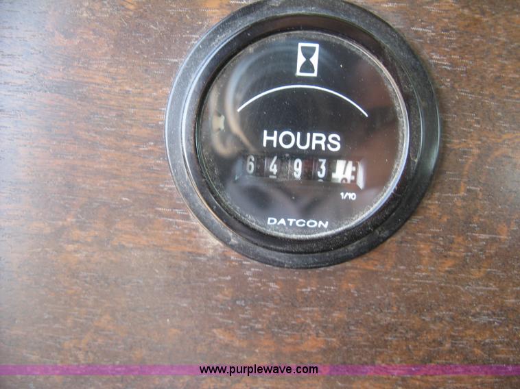 image for item K8709 1996 Peterbilt 357 semi truck