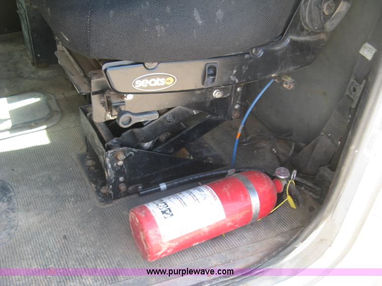 image for item K8709 1996 Peterbilt 357 semi truck