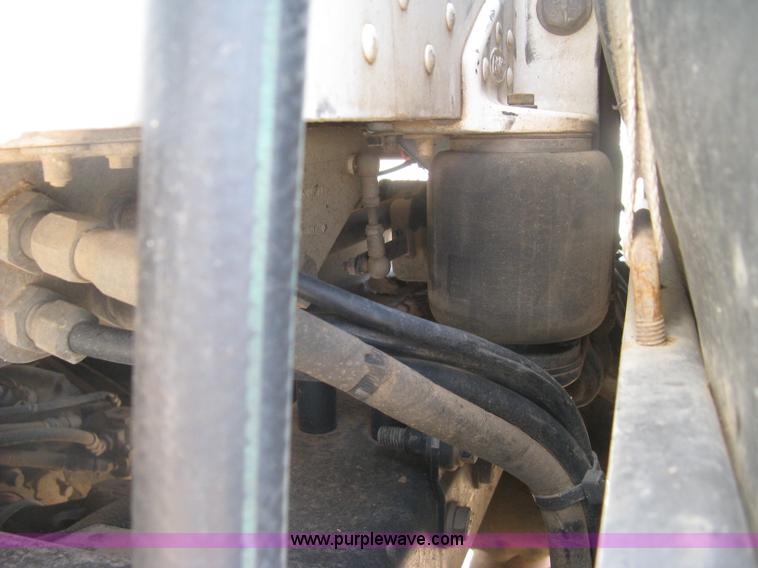 image for item K8709 1996 Peterbilt 357 semi truck