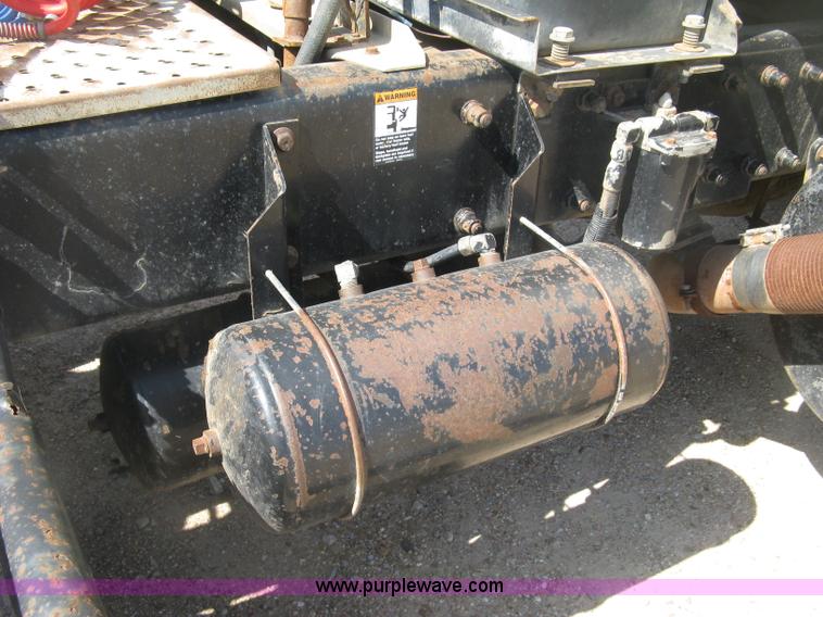 image for item K8709 1996 Peterbilt 357 semi truck