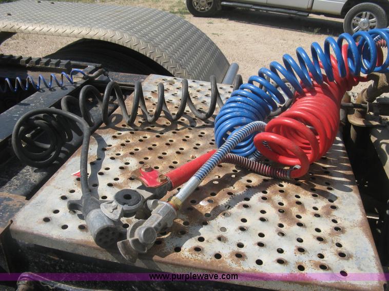 image for item K8709 1996 Peterbilt 357 semi truck