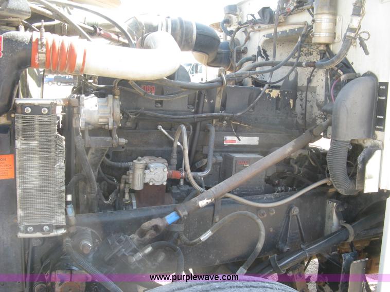 image for item K8709 1996 Peterbilt 357 semi truck