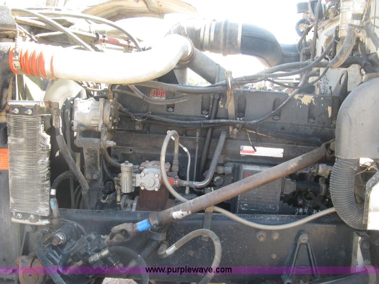 image for item K8709 1996 Peterbilt 357 semi truck