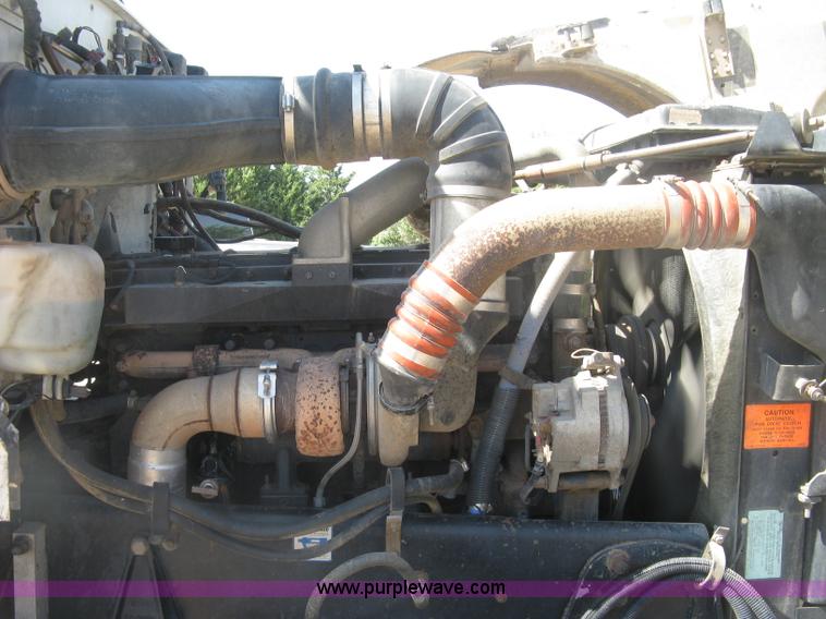 image for item K8709 1996 Peterbilt 357 semi truck