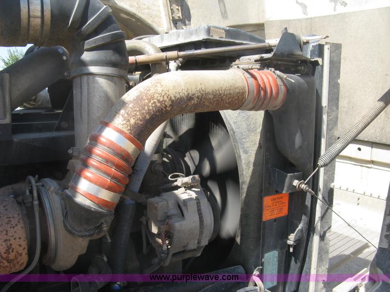 image for item K8709 1996 Peterbilt 357 semi truck