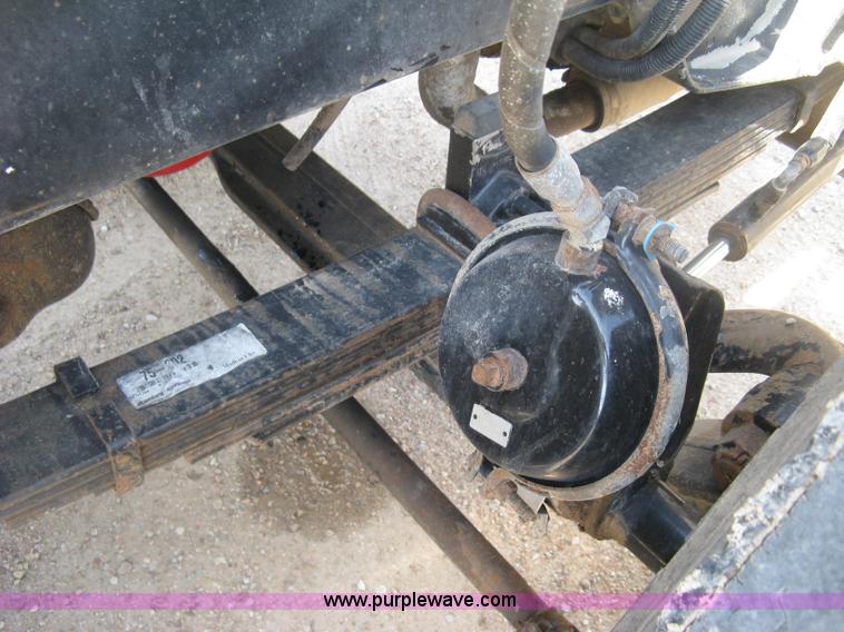 image for item K8709 1996 Peterbilt 357 semi truck