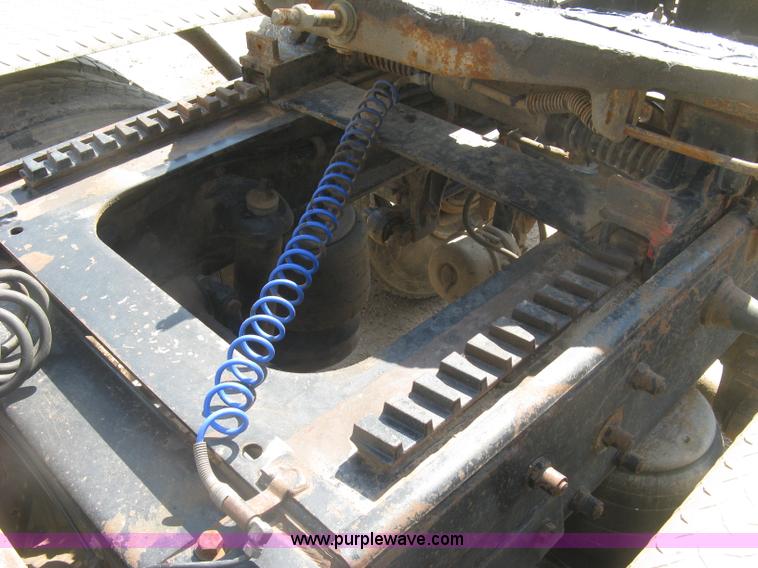 image for item K8709 1996 Peterbilt 357 semi truck