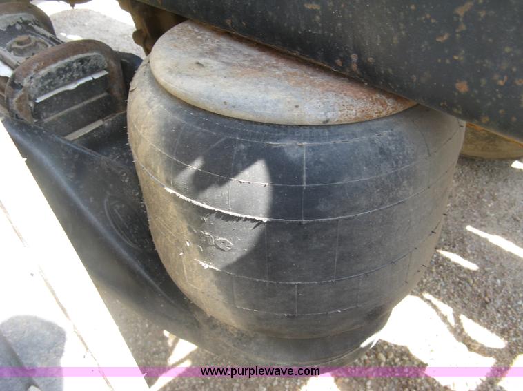 image for item K8709 1996 Peterbilt 357 semi truck