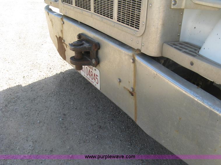 image for item K8709 1996 Peterbilt 357 semi truck