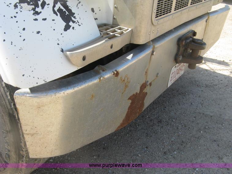 image for item K8709 1996 Peterbilt 357 semi truck