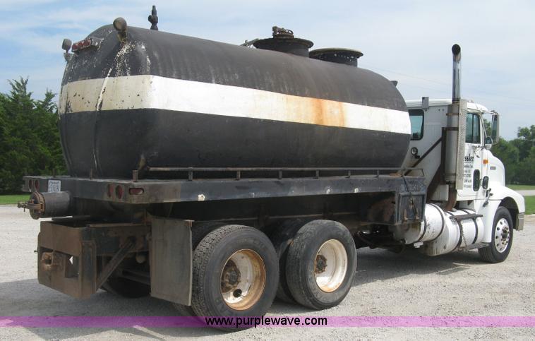 image for item K8729 1998 International 9100 vacuum truck