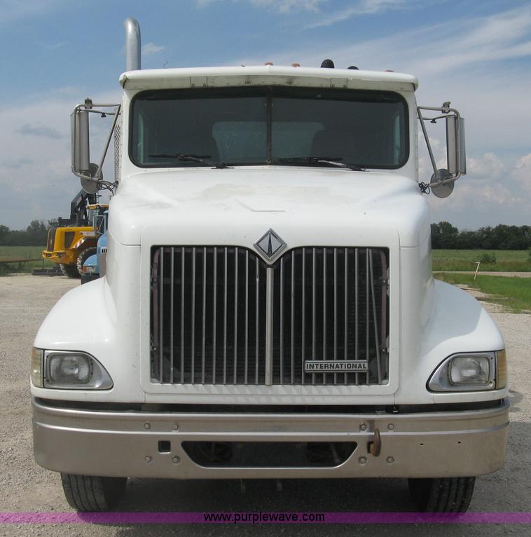 image for item K8729 1998 International 9100 vacuum truck